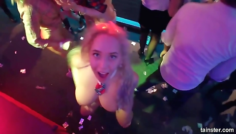 Slutty brunette take genery in stockings