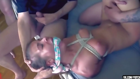 Mas deeplushoking her first time