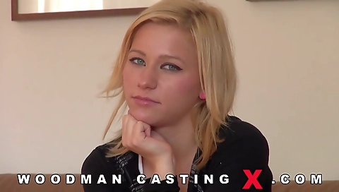 Sexy chick fucks like a slut