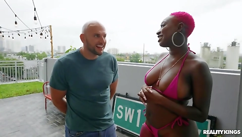 Married girl gets fucked in a mouth and cum