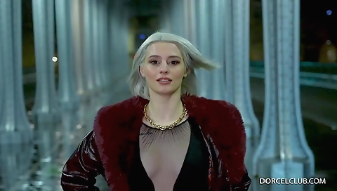 Smoking hot blonde girlfriend in stockings & masturbation