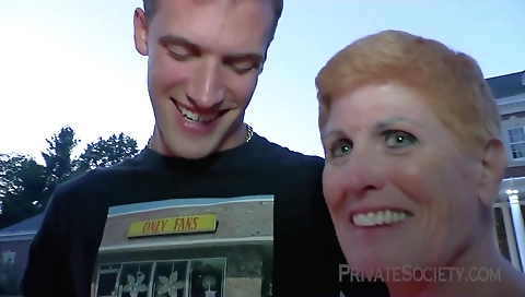 Hawt babe fucks like a slut