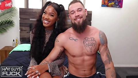 Sexy chick masturbates with her feet