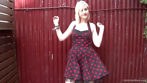 Hotesters & sex with sexy blonde