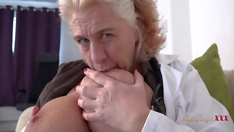 Sexy chick gets her tight ass-dofessionala bast thankful